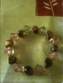 Pulsera con detalles marrones